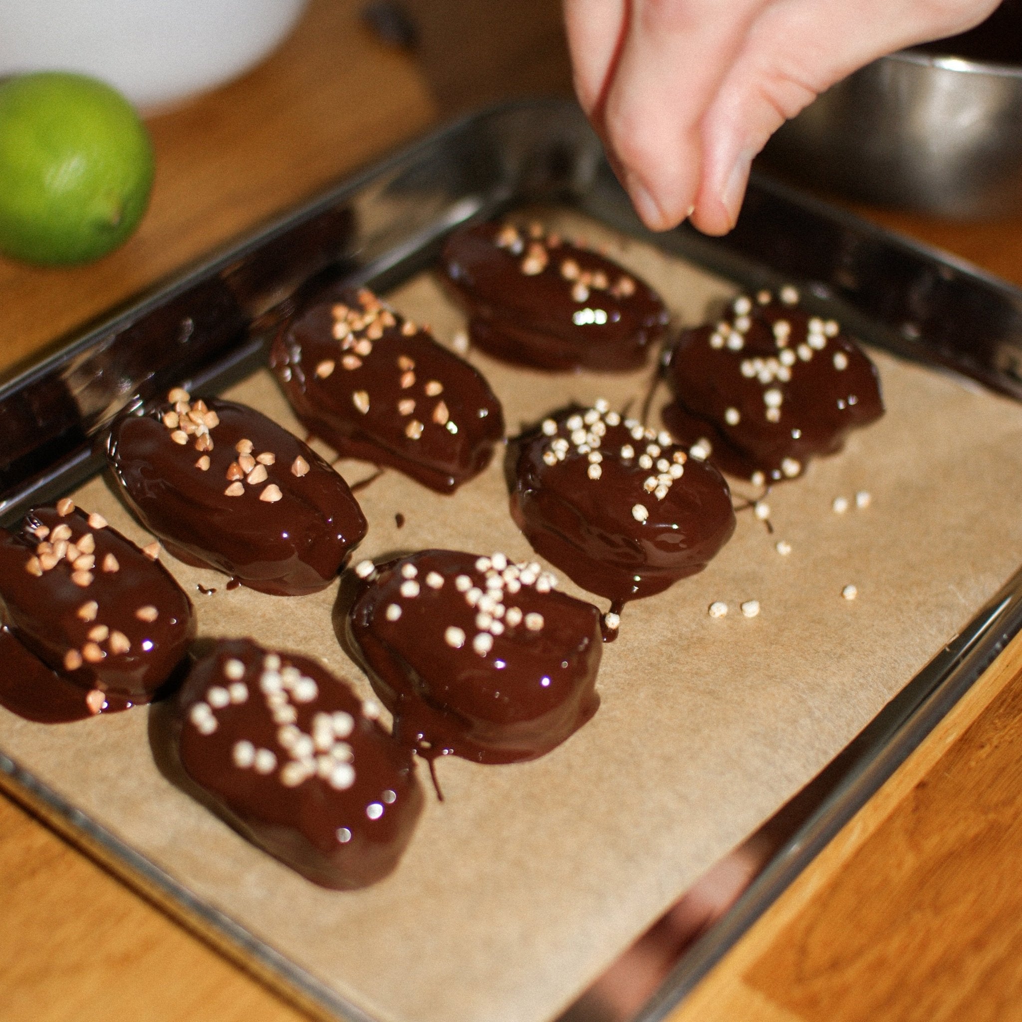 Smagspakke – Nøddesmør Chokolade Dadler - Humble