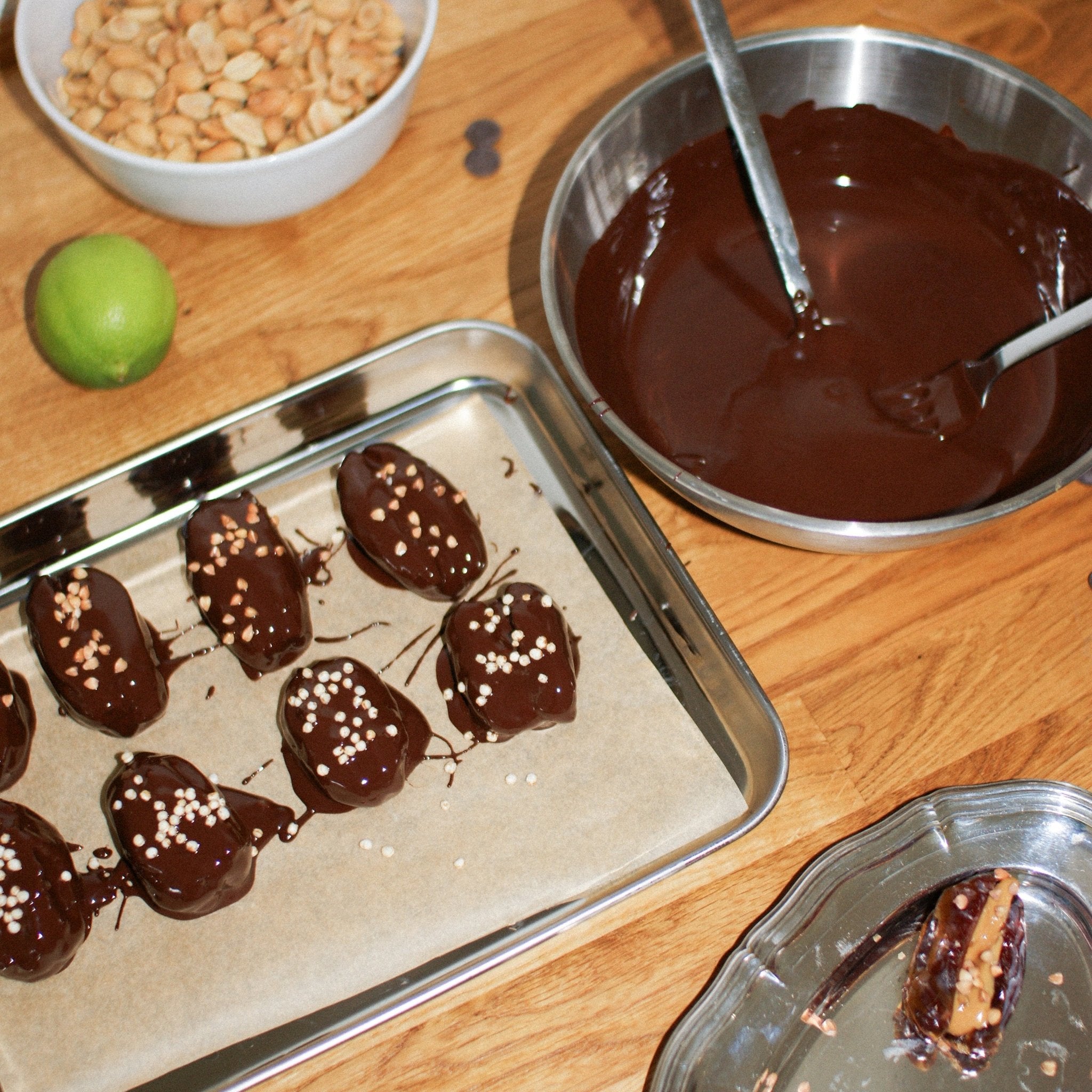 Smagspakke – Nøddesmør Chokolade Dadler - Humble
